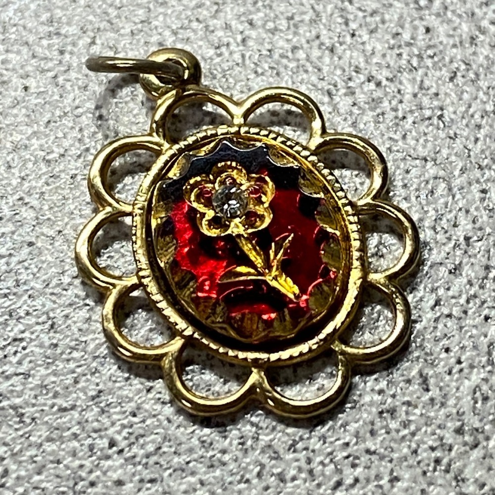 Vintage Gold Tone Scalloped Edge Red Foil Abalone Flower Charm Oval Pendant